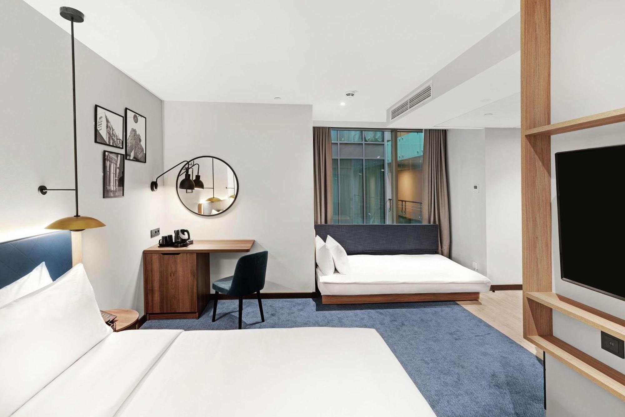 Hilton Garden Old Town Hotel 4*